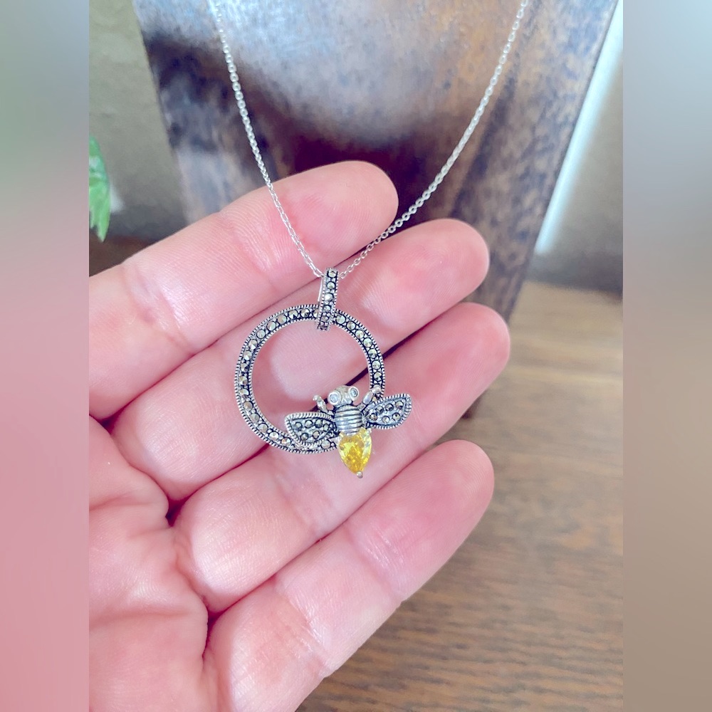 Brand New Beautiful Swarovski Marcasite Sterling Silver Bumble Bee Necklace